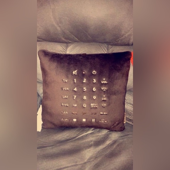 Brookstone Pillow Universal TV Remote Control - Picture 3 of 7